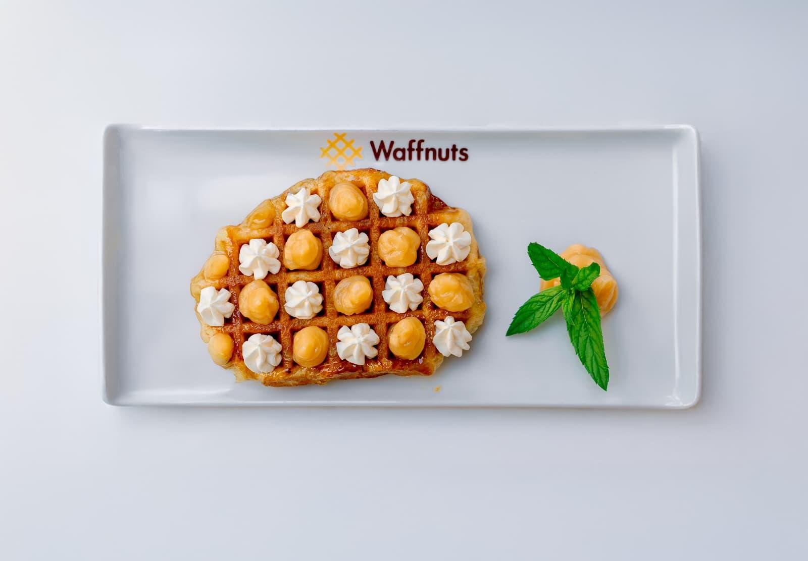 Kırmızı meyveli kremalı Liège waffle