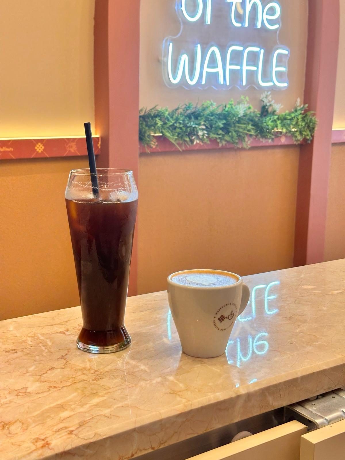 Kafe içi cold brew ve latte